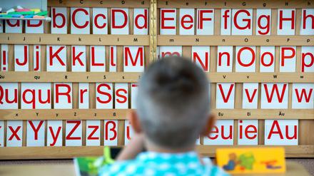 Rund 7,5 Millionen Menschen in Deutschland können nur rudimentär lesen und schreiben.