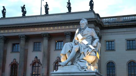 Die Humboldt-Universität - hier das Hauptgebäude Unter den Linden 