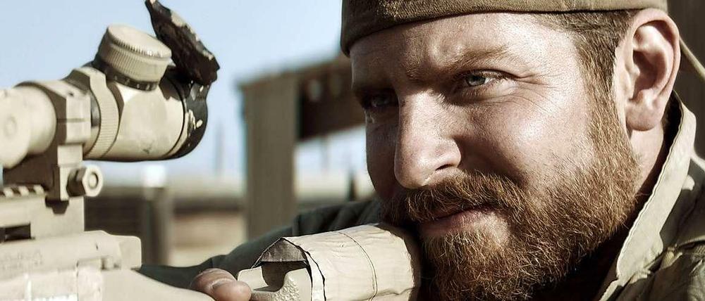 Anvisiert. In dem Film "American Sniper" spielt Bradley Cooper den Scharfschützen Chris Kyle im Irakkrieg.