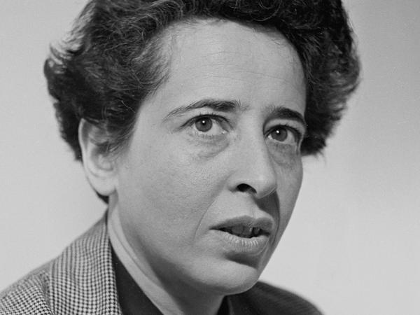 Porträtbild von Hannah Arendt.